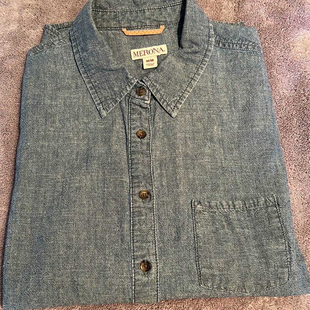 Merona Woman’s denim shirt. Size Medium.